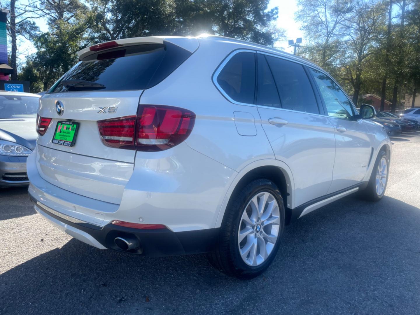 2014 WHITE BMW X5 XDRIVE35I (5UXKR0C54E0) with an 3.0L engine, Automatic transmission, located at 5103 Dorchester Rd., Charleston, SC, 29418-5607, (843) 767-1122, 36.245171, -115.228050 - Photo#6